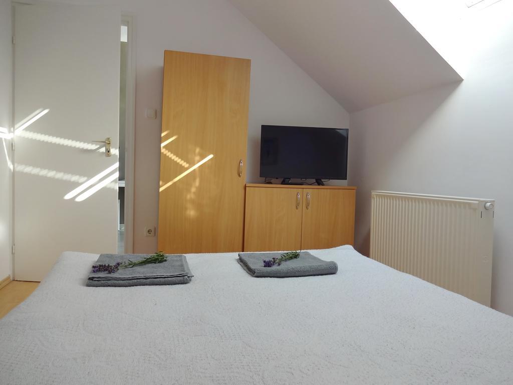 Albizia Apartments Balatonfured Exterior photo
