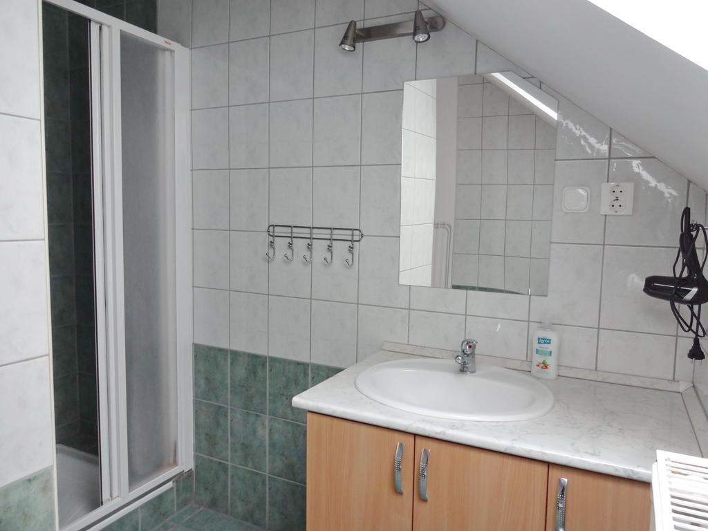 Albizia Apartments Balatonfured Exterior photo