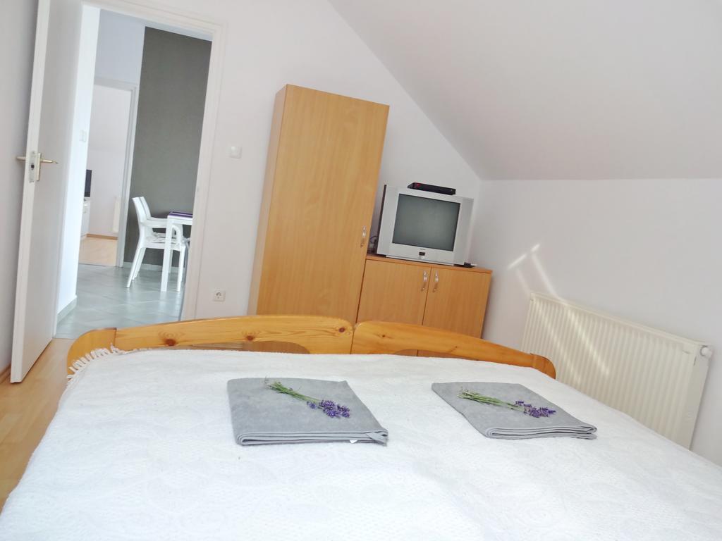 Albizia Apartments Balatonfured Exterior photo