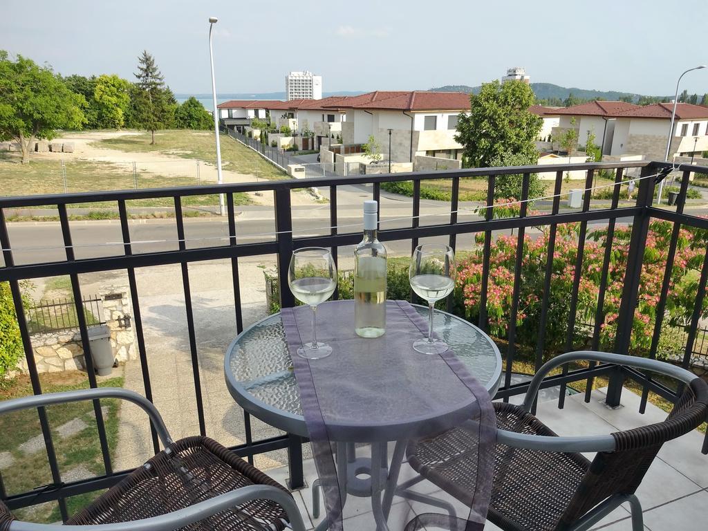 Albizia Apartments Balatonfured Exterior photo