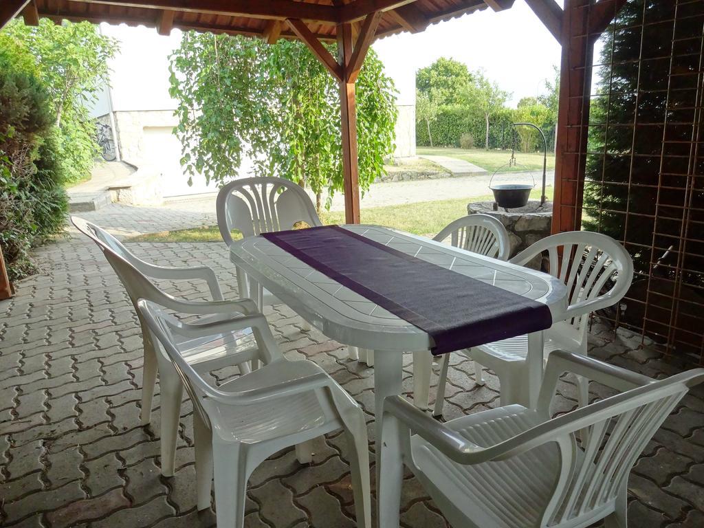 Albizia Apartments Balatonfured Exterior photo