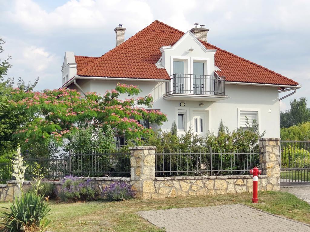 Albizia Apartments Balatonfured Exterior photo